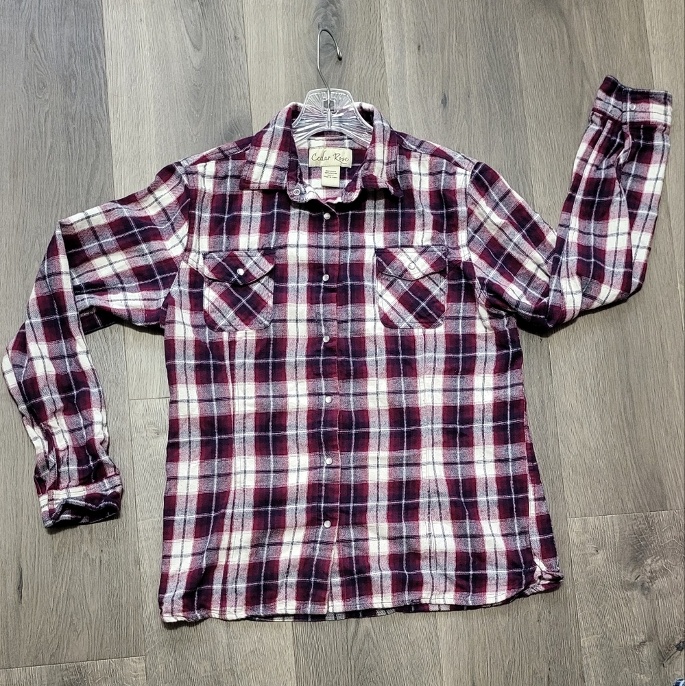 Cedar Rose Red Blue and White Long Sleeved Flannel for Women Size L Button Down
